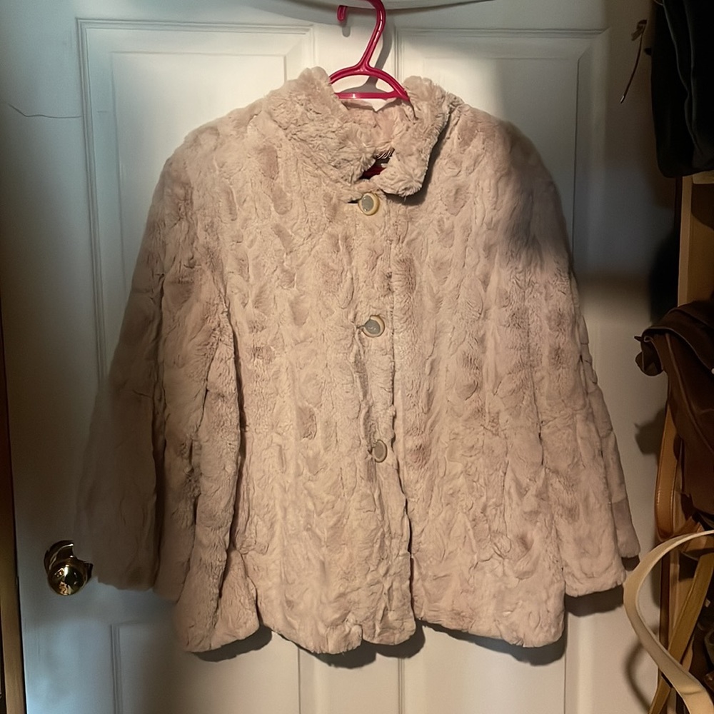 New???Regal luxurious faux fur coat